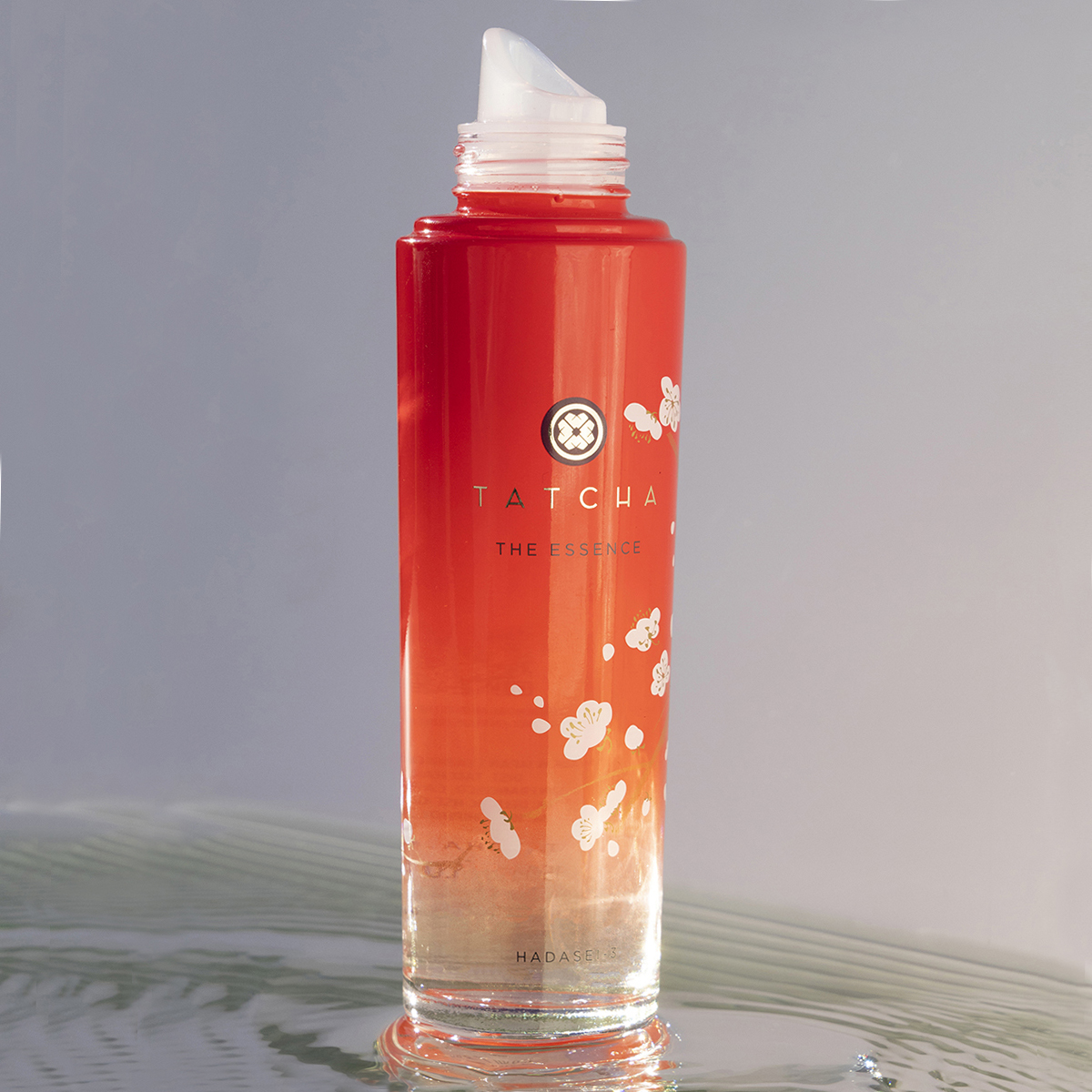 新品「TATCHA｜タッチャ」THE ESSENCE／化粧水☆150＋75ml Amazon.com: Tatcha The Essence | Oil-Free Moisturizing and